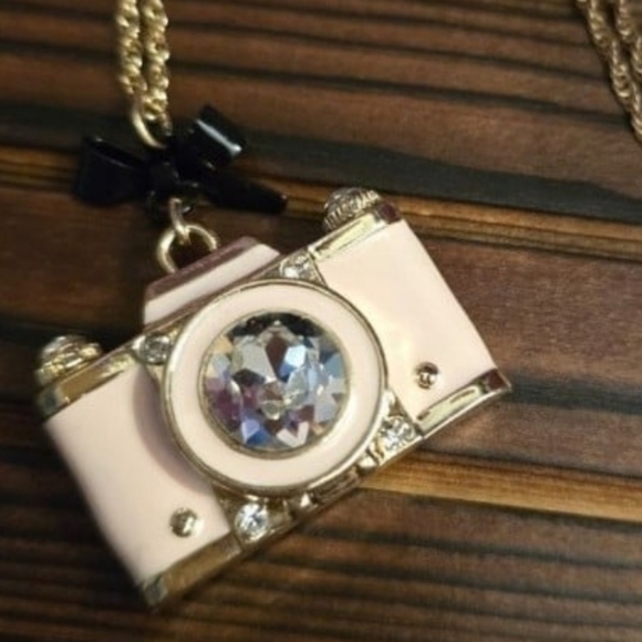 Betsey Johnson Pink Camera Pendant Necklace with Black Bow NWT! Rare! - Picture 6 of 16